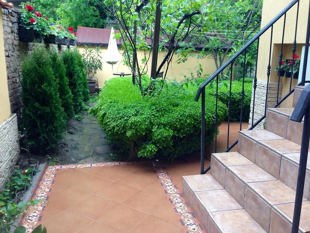 Guest Rooms Boutique וארנה בית הארחה