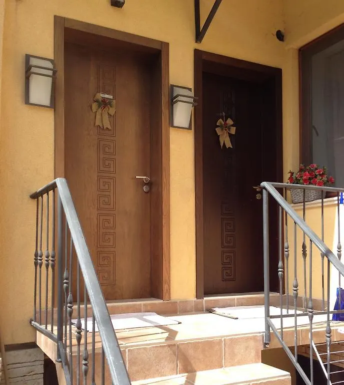 Guest Rooms Boutique וארנה 2*,